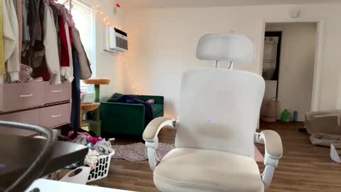 Taylor online show from March 25, 1:03 pm