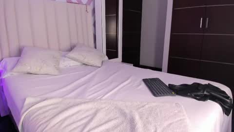 Tayra horny for you online show from May 15, 6:27 am
