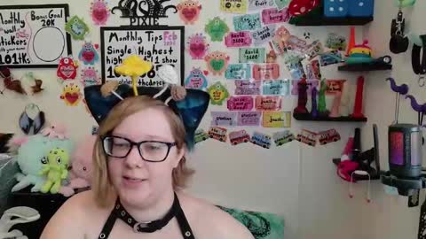 Pixie Pix or Pickle online show from February 18, 7:24 pm