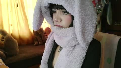 Terra Elowen online show from April 10, 2:01 pm