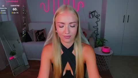 TessaHamilton online show from June 21, 11:03 am