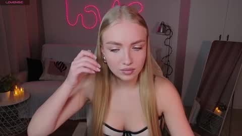 TessaHamilton online show from March 8, 2:10 pm