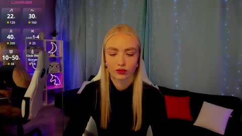 TessaHamilton online show from November 4, 10:20 am