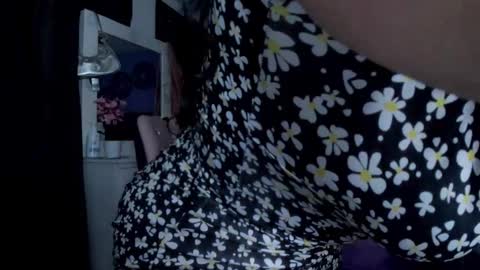 Snapshot of thalassa_root chatting on October 24, 1:23 am lui 3 online show from October 24, 1:23 am