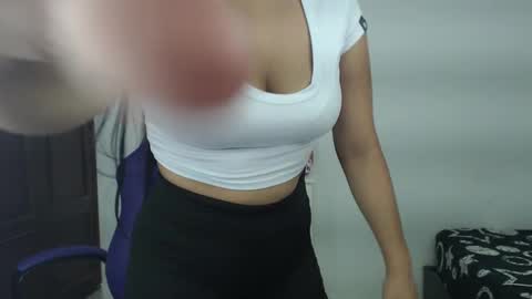 Snapshot of thalianabrunette chatting on December 27, 10:37 pm Thaliana0498 online show from December 27, 10:37 pm