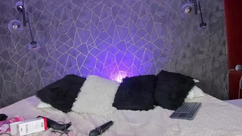 THALIRA ANGELS online show from May 7, 6:33 pm