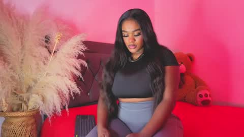 thalyanna_ebony online show from May 10, 4:03 am