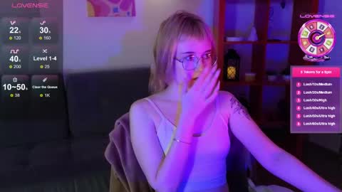thea_quill online show from April 26, 6:16 pm