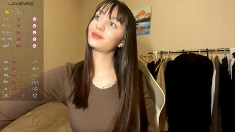 Snapshot of thebunnyalex chatting on October 23, 6:36 pm Alex online show from October 23, 6:36 pm
