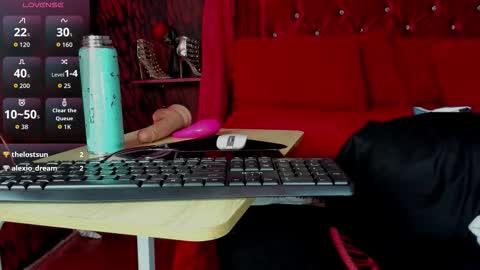Snapshot of thedirtyqueen chatting on October 9, 8:13 pm thedirtyqueen online show from October 9, 8:13 pm