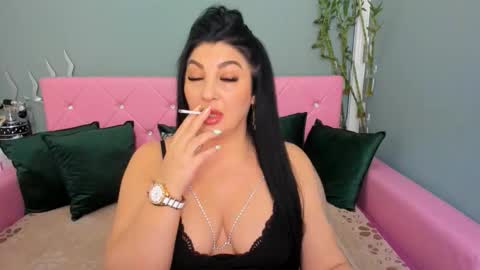 Snapshot of theonerosegoddes chatting on October 14, 6:54 pm theonerosegoddes online show from October 14, 6:54 pm