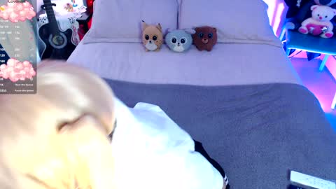 Sara online show from February 8, 7:59 pm