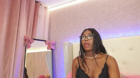 ThianaLopez online show from September 28, 11:43 pm