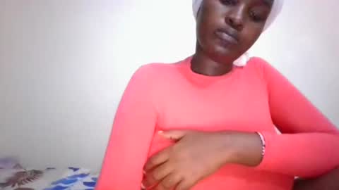 Snapshot of thick_eviey chatting on December 2, 5:35 pm love online show from December 2, 5:35 pm