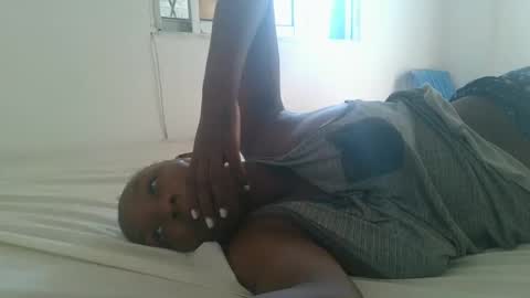 Snapshot of thick_jojo chatting on December 16, 6:10 am Call me Taliee online show from December 16, 6:10 am