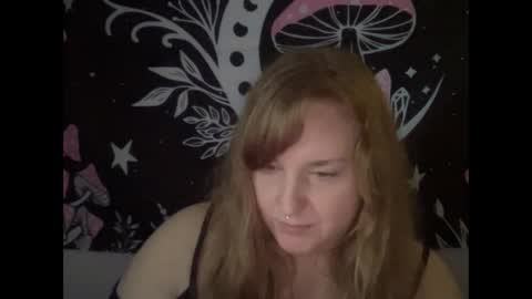 Snapshot of thickgingergoddess chatting on February 27, 10:20 pm Ariel online show from February 27, 10:20 pm