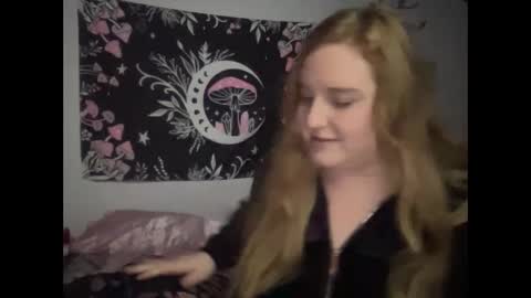 Snapshot of thickgingergoddess chatting on December 28, 4:41 am Ariel online show from December 28, 4:41 am