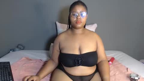 thickjuicyp04 online show from December 19, 12:04 am