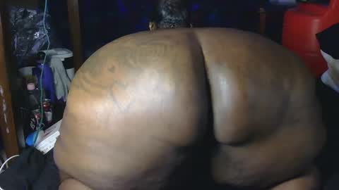 Thickumzz41 online show from February 13, 1:29 am