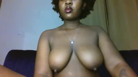 thickyannah online show from December 5, 2:33 am