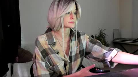 thief_of_hearts_ online show from November 28, 12:08 pm