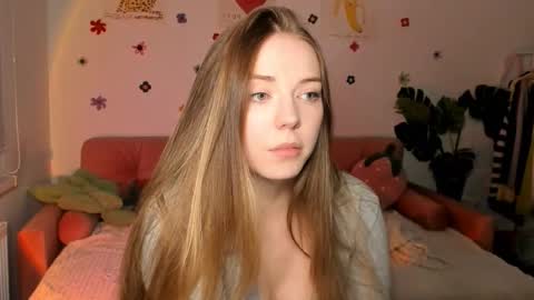Snapshot of thisisamelia chatting on October 10, 4:23 pm Amelia shows on mondays fridays and sundays if anything changes im giving updates on my fansly online show from October 10, 4:23 pm