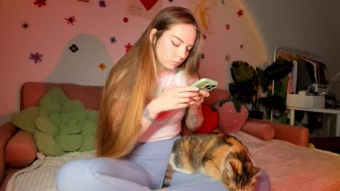 Snapshot of thisisamelia chatting on September 22, 4:16 pm Amelia shows on mondays fridays and sundays if anything changes im giving updates on my fansly online show from September 22, 4:16 pm