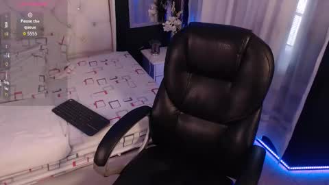 Snapshot of tiana_scot chatting on October 11, 1:47 pm LIA online show from October 11, 1:47 pm