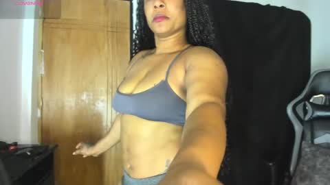 Snapshot of tifanny_fiire chatting on February 11, 8:48 am leidy online show from February 11, 8:48 am