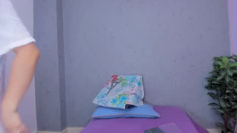 tiffany_mendez online show from November 19, 12:16 pm