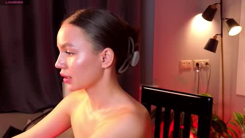 Tiffany online show from December 14, 11:49 am