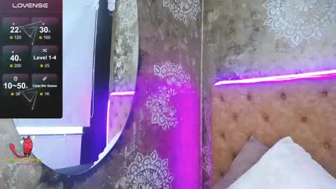 TILA TEQUILA online show from March 6, 12:41 pm