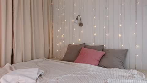 tinasiner online show from October 5, 3:50 pm