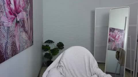 tinasiner online show from November 1, 4:11 pm