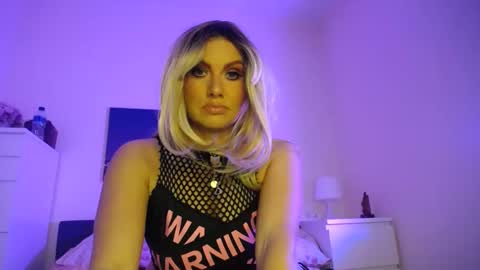 tinkerbell822 online show from February 20, 9:33 am