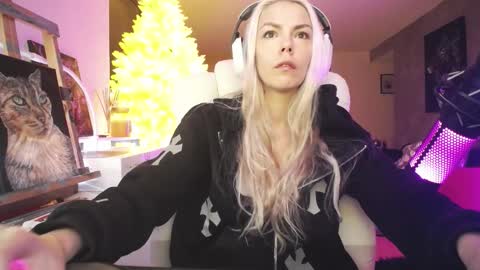 stage Kylie Sinner  brand CLITBAIT online show from February 2, 10:31 pm