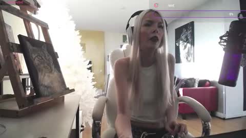 stage Kylie Sinner  brand CLITBAIT online show from February 14, 8:44 pm