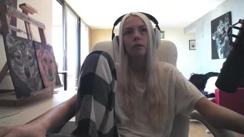 stage Kylie Sinner  brand CLITBAIT online show from October 4, 4:44 pm