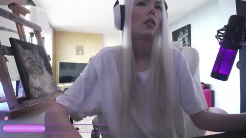 stage Kylie Sinner  brand CLITBAIT online show from March 11, 8:22 pm