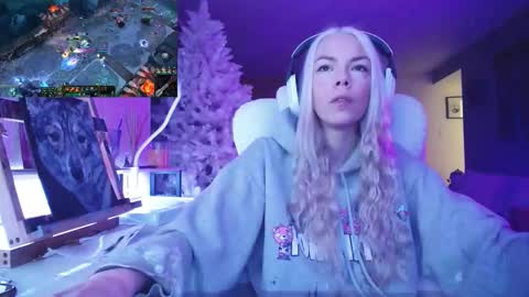 stage Kylie Sinner  brand CLITBAIT online show from November 25, 12:02 am