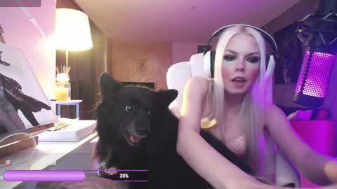 stage Kylie Sinner  brand CLITBAIT online show from April 11, 6:30 am