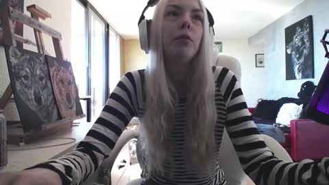 stage Kylie Sinner  brand CLITBAIT online show from October 3, 4:34 pm