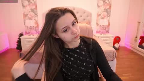 tinynataliee online show from January 18, 2:24 pm