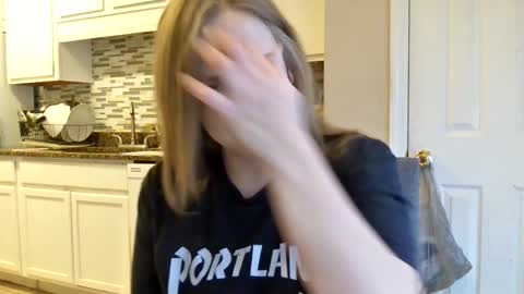 tinywithtiddies online show from December 19, 1:47 pm