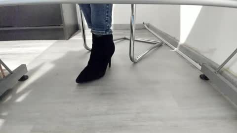 Anna online show from March 7, 6:11 pm