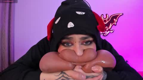   Independent model online show from February 17, 12:10 am