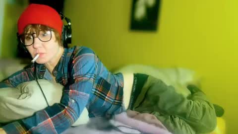 Snapshot of tomboy_titties chatting on February 6, 9:43 am tomboy_titties online show from February 6, 9:43 am