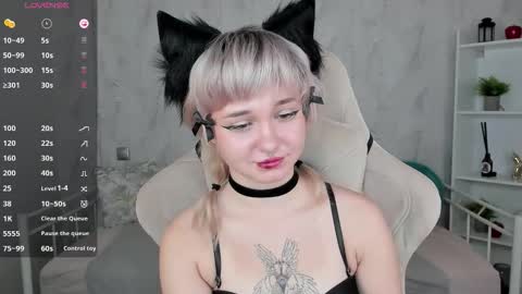Snapshot of tori_cutie chatting on October 19, 12:56 am Tori online show from October 19, 12:56 am