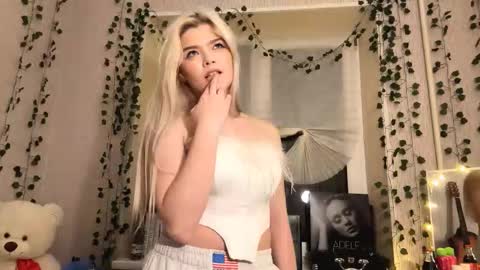 Lina online show from November 25, 4:31 pm