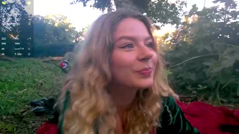 Snapshot of totally_spy chatting on September 17, 3:32 pm Madam Viktoria Vacation in Portugal 2811 - 0412 online show from September 17, 3:32 pm